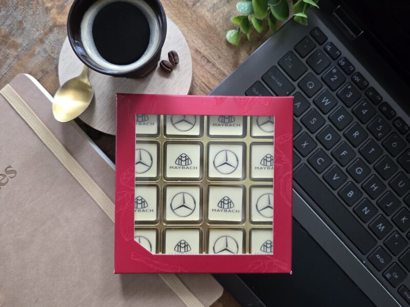 16 Schokoladenwürfel in einer Geschenkbox, vollständig personalisierbar