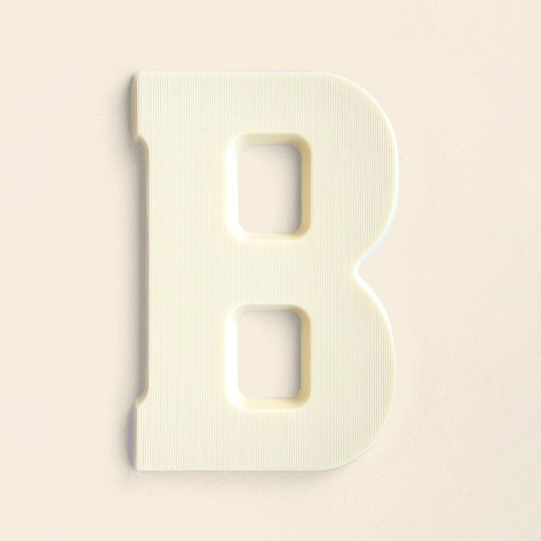 Schokoladenbuchstabe B Weiß