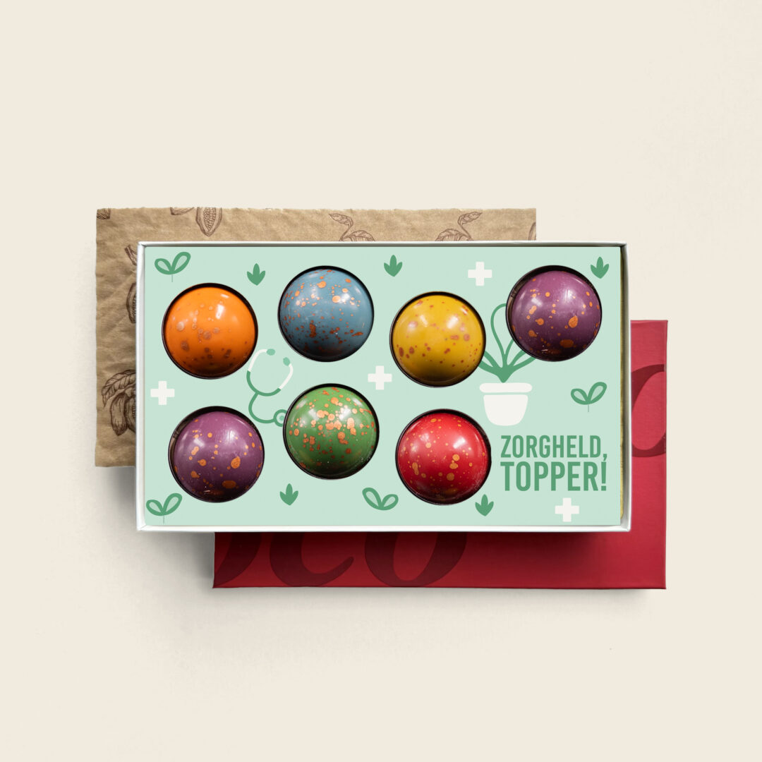 Luxuriöse XL-Pralinen mit köstlicher Füllung im Design „Tag der Pflege“ mit dem Motiv „Helden der Pflege“. Tasty Present – personalisierte Schokolade