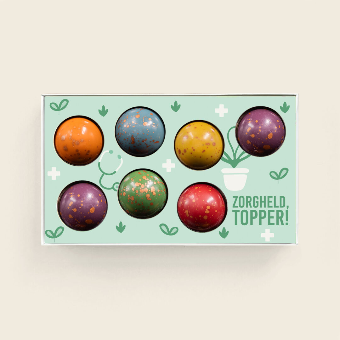 Luxuriöse XL-Pralinen mit köstlicher Füllung im Design „Tag der Pflege“ mit dem Motiv „Helden der Pflege“. Tasty Present – personalisierte Schokolade